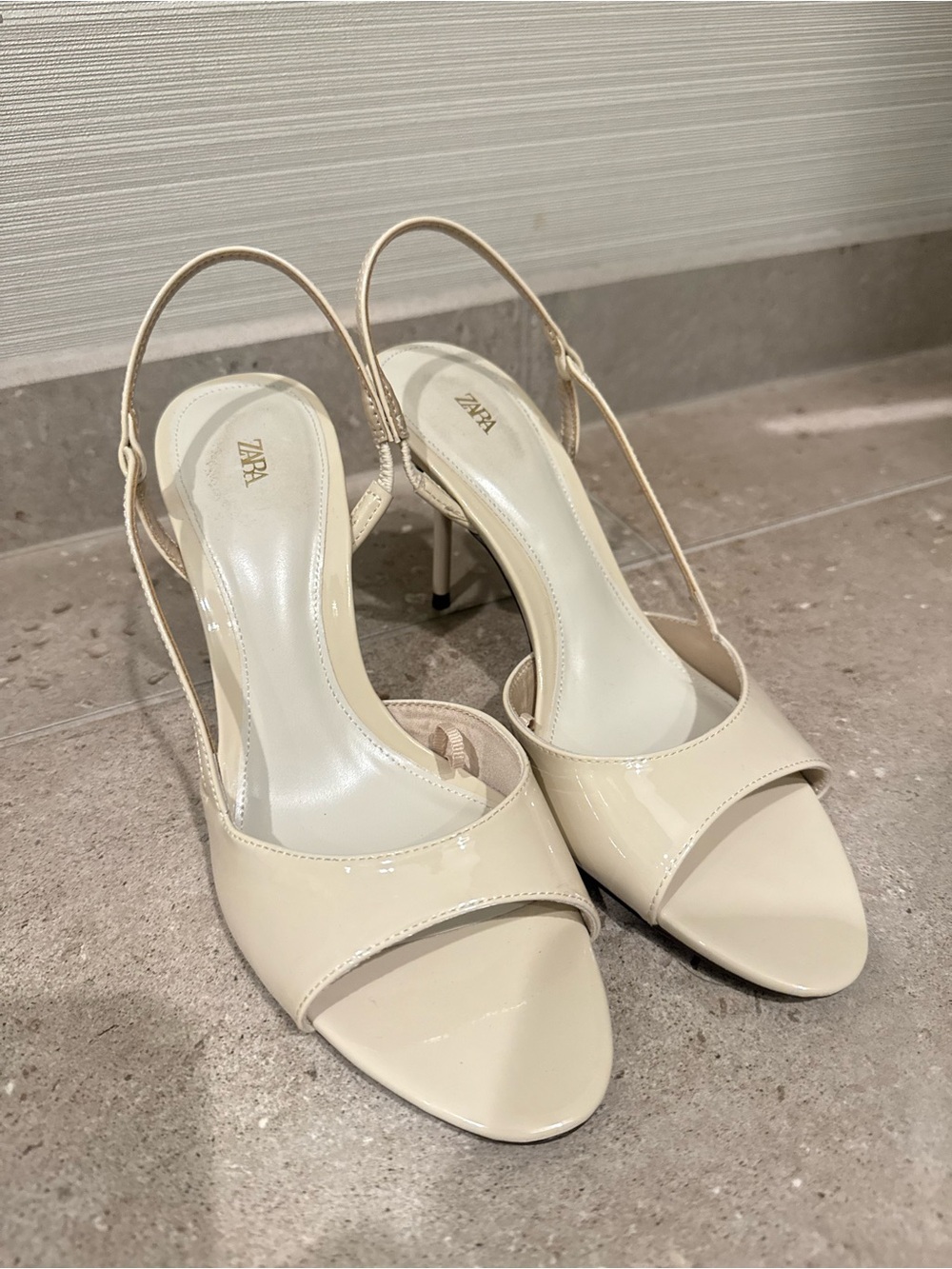 Zara Patent Slingback Heels in Light Cream
